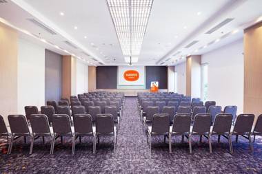 HARRIS Hotel & Conventions Bundaran Satelit Surabaya