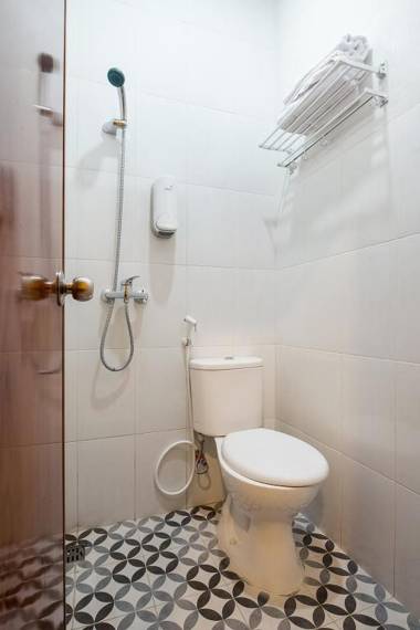 RedDoorz near BG Junction Surabaya