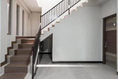 RedDoorz near Grand City Mall 2