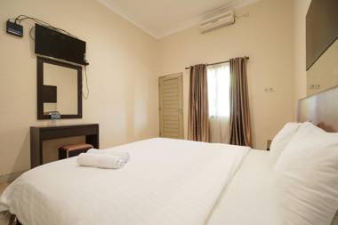 RedDoorz Plus @ Gunungsari Surabaya