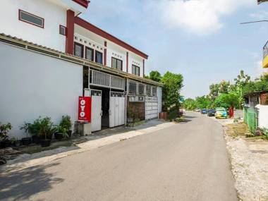 OYO 3185 Kalysta Bringin Syariah