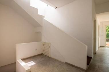 RedDoorz near Kaza Mall Surabaya