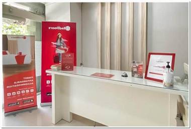 RedDoorz @ Darmo Surabaya