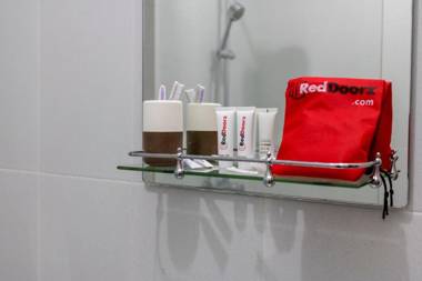 RedDoorz @ Darmo Park 1 Surabaya