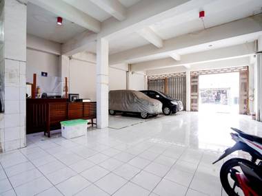 OYO Flagship 90890 Bratang Gede Residence