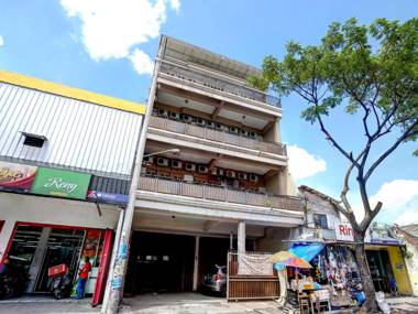 OYO Flagship 90890 Bratang Gede Residence