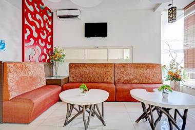OYO 90075 Feliz Hotel