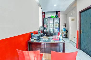 SPOT ON 90148 Gosepa Mayjend Sungkono