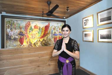 Arimbi stay surabaya