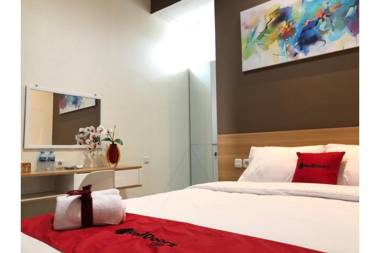 RedDoorz Plus @ Dukuh Kupang