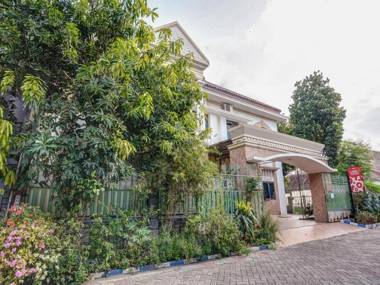 OYO 90611 Griya Kutisari V Residence