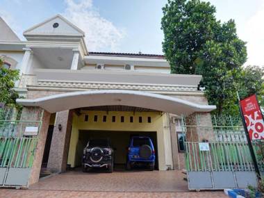 OYO 90611 Griya Kutisari V Residence