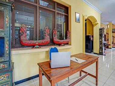 OYO 90611 Griya Kutisari V Residence