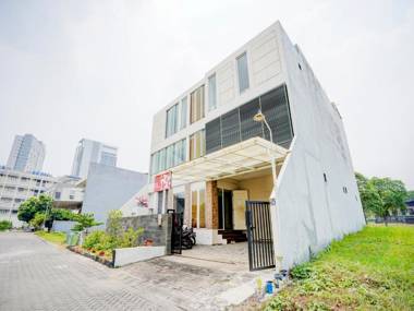 OYO 90606 Glass House Citraland