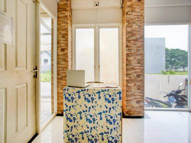 OYO 90606 Glass House Citraland