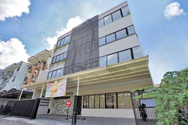 OYO 90649 Raja Residence Syariah