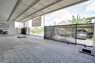 OYO 90649 Raja Residence Syariah