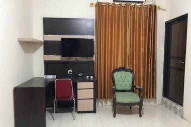 Yellow House Syariah RedPartner near MERR Rungkut Surabaya