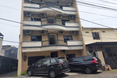 OYO 90870 C16 Siwalankerto Syariah