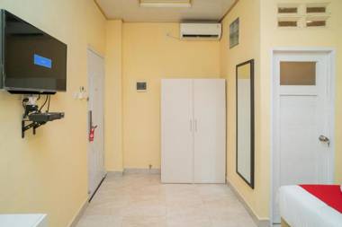 RedDoorz Plus Syariah near Pasar Turi