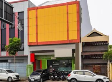 RedDoorz near BG Junction Surabaya