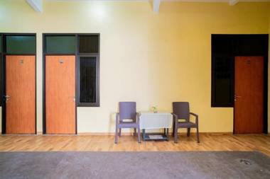 RedDoorz Syariah near Jembatan Merah Plaza