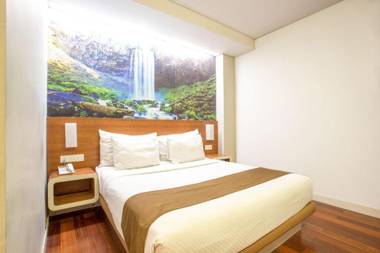Life Hotel Mayjend Sungkono Surabaya
