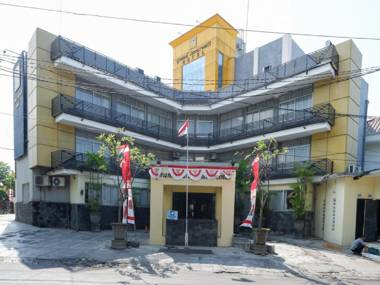 RedDoorz Plus @ Singosari Raya