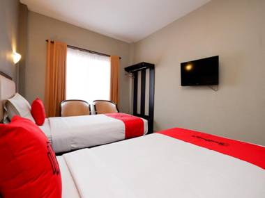 RedDoorz Plus @ Singosari Raya