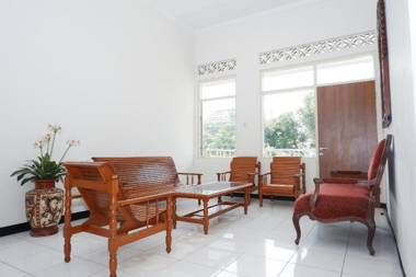 OYO 546 New Mira Hotel