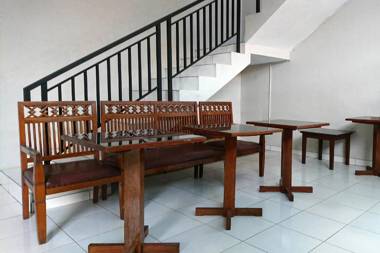 RedDoorz near Stasiun Tawang Semarang