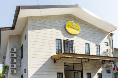 RedDoorz near Sam Poo Kong 3