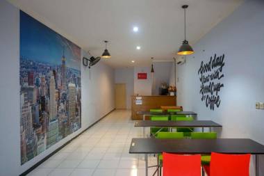 RedDoorz Hostel near Lawang Sewu Semarang