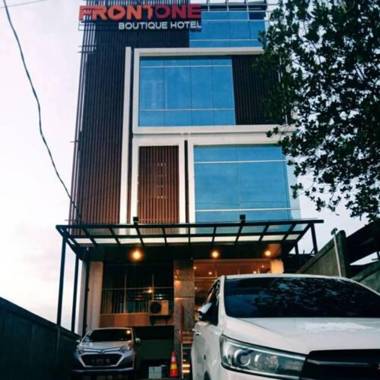 Front One Boutique Tugu Muda Semarang