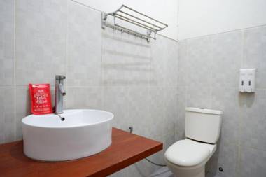 RedDoorz Syariah near Gerbang Tol Manyaran