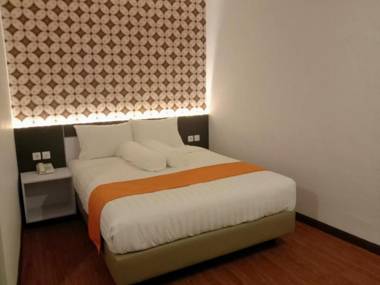 Front One Boutique Pusponjolo Semarang