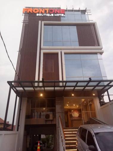 Front One Boutique Pusponjolo Semarang