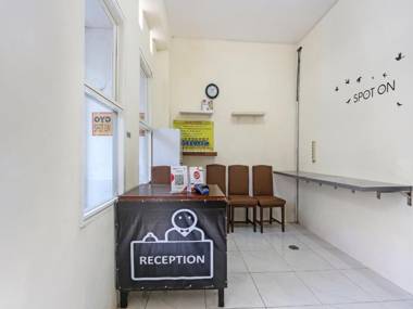 SPOT ON 90780 Gang Tengah Homestay