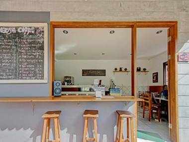 OYO 90497 Navaya Guest House