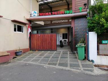 OYO 90703 Wisma Ibu T