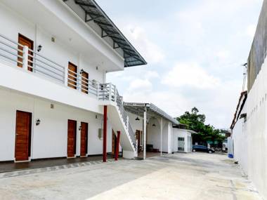 OYO 90898 Hotel Top Jaya