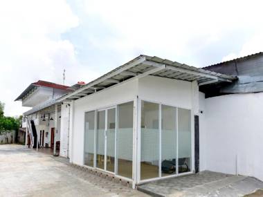 OYO 90898 Hotel Top Jaya