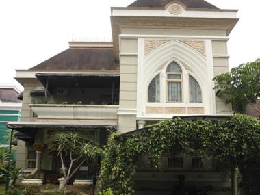 Villa Kota Bunga Allamanda