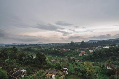 Urbanview Hotel Mon Bel Cibodas