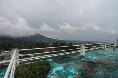 Urbanview Hotel Mon Bel Cibodas