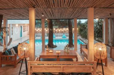 Villa Navi - When a butterfly sits on a flower