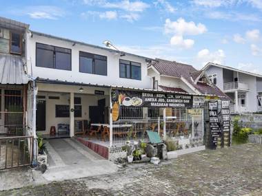 SPOT ON 91108 Sare Ngebluk Residence