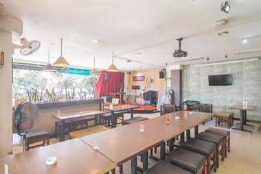 RedDoorz @ H. Agus Salim Street