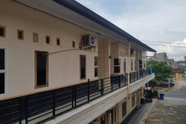 OYO 91647 Sanina Residence