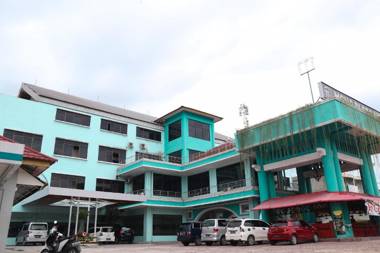 OYO 742 Mona Plaza Hotel